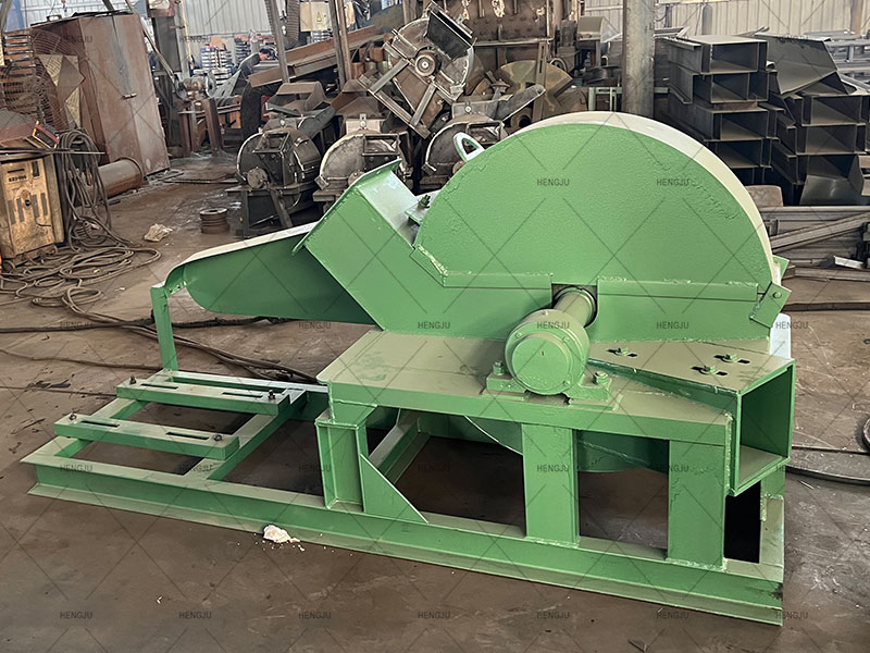 wood chipper (1) wood chipper (1)