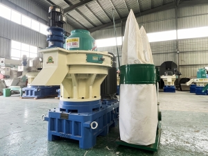 آلة صنع حبيبات الكتلة الحيوية